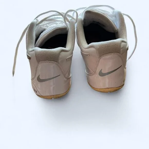 USED Nike Air Baseline Low Men’s 7.5 Basketball Shoes White Silver 386240-111 - Picture 7 of 8